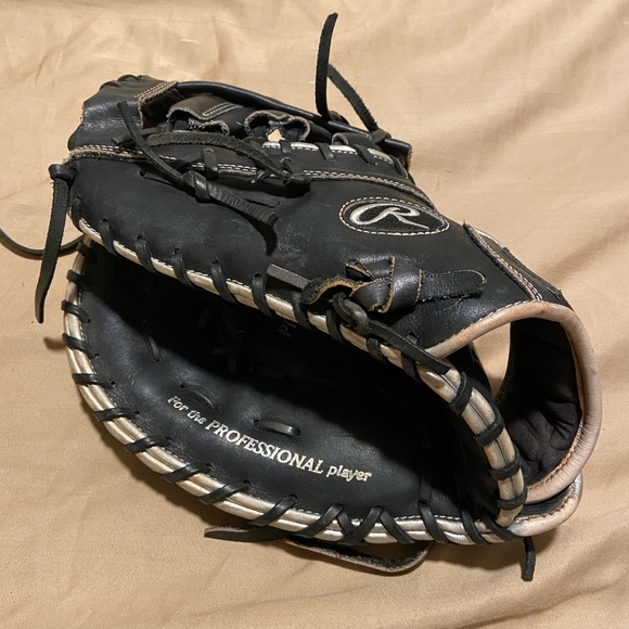 Heart of the hide first base glove - Picture 4 of 5